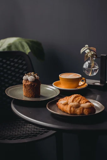 Artemisa Coffee Cocktail Bar: Coffee and pastries on a café table